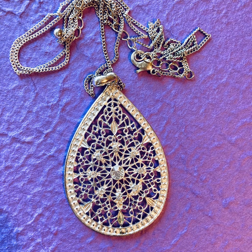 Silvertone Filigree Pendant with Chain